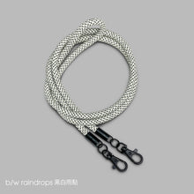 Load image into Gallery viewer, B/W raindrops 黑白雨點 -「金屬版」多用途電話繩連電話扣