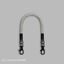 Load image into Gallery viewer, B/W raindrops 黑白雨點 -「金屬版」多用途電話繩連電話扣