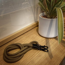 Load image into Gallery viewer, Brown 咖啡 -「金屬版」多用途電話繩連電話扣