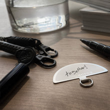 Load image into Gallery viewer, Mystery 黑武士 -「金屬版」多用途電話繩連電話扣