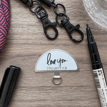 Load image into Gallery viewer, Burgundy 棗紅色 -「金屬版」多用途電話繩連電話扣