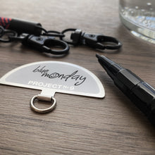 Load image into Gallery viewer, Indigo blue 懷舊藍染 -「金屬版」多用途電話繩連電話扣